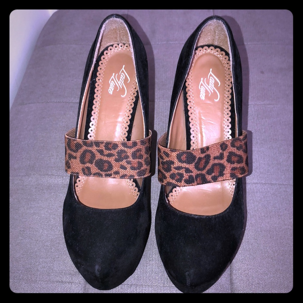 Nice Thick heels black s/cheetah print accent